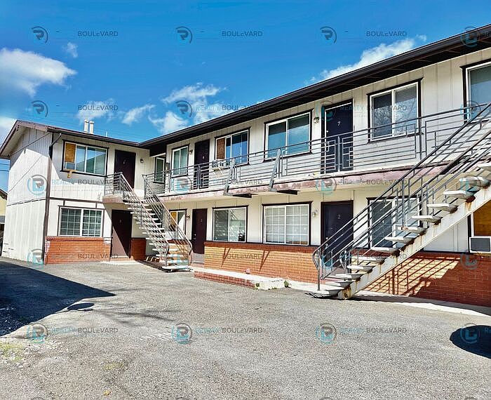 1st image of 929 Willow St APT 5