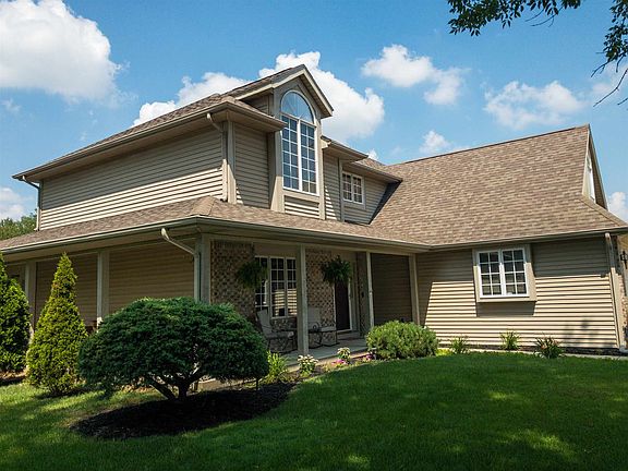 3rd image of 814 Brookside Dr S
