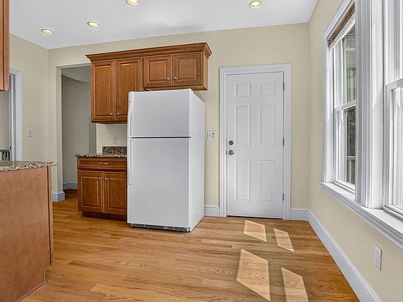 4th image of 22 Cypress St #1