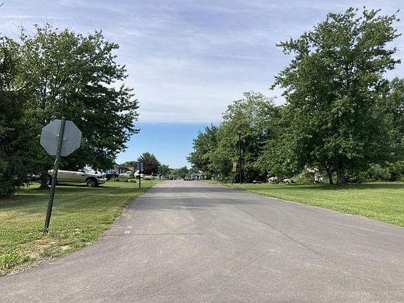 Exterior Neighborhood (street photo)