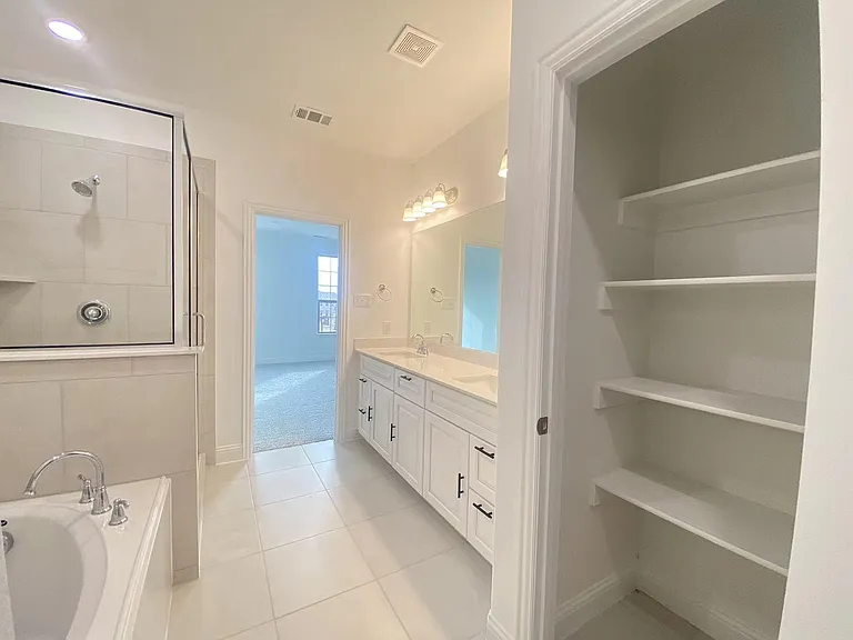 1495 Perrin Ln — Photo 13