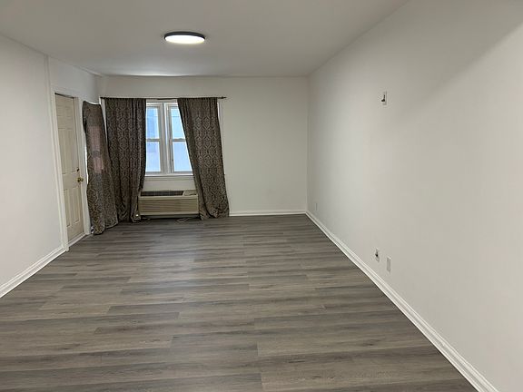 4th image of 421 E Broadway