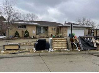 3649 N Shore Dr, Lincoln Park, MI 48146
