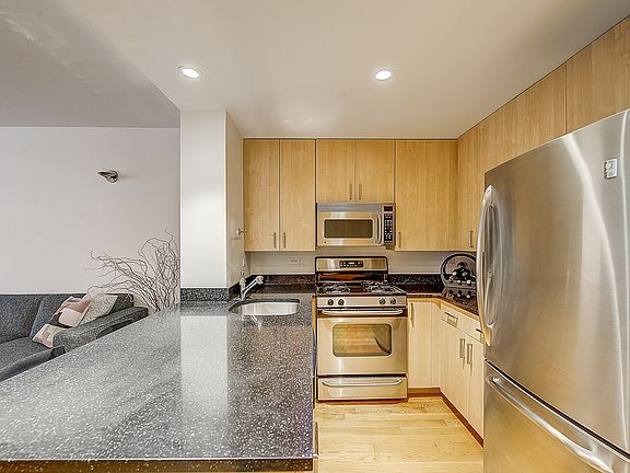 3rd image of 736 W 187th St APT 208