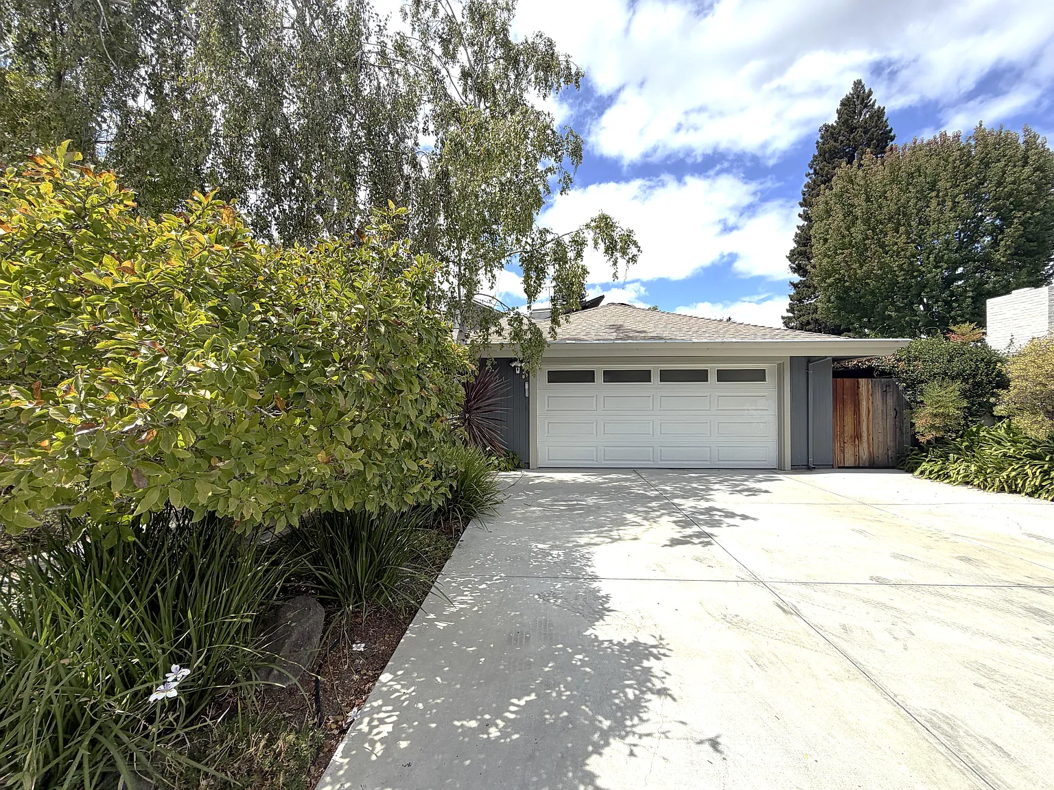 3 bed, 3.5 bath, 2468 sqft, $14,000 — Photo 4