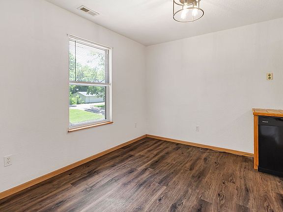 4th image of 205 Emerson St #205