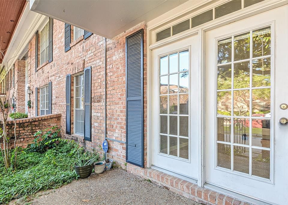 1st image of 2824 Briarhurst Dr APT 1