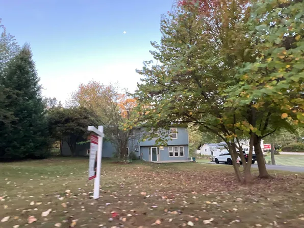 2903 Woodbury St, Commerce Township, MI 48390