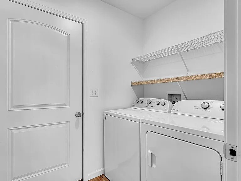 170 Travis St — Photo 20