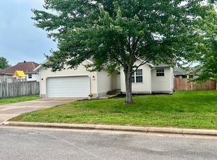 1017 W Birch St, Nixa, MO 65714