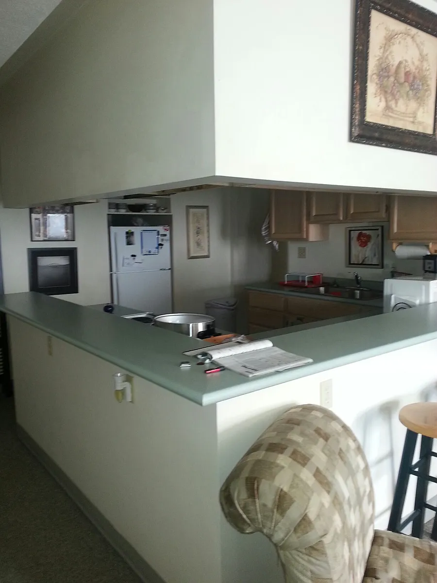 Kitchen/Bar - 92 W Union St #A