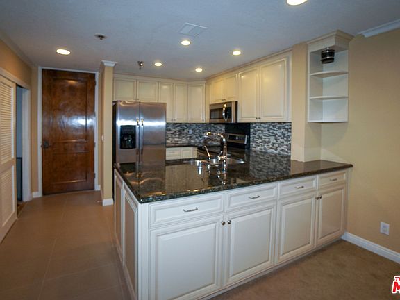4th image of 121 S Hope St APT 614