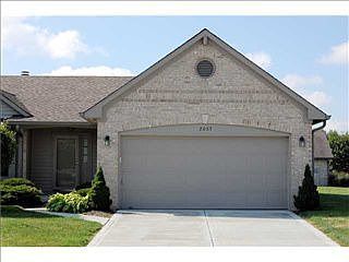 Impeccably maintained condo in popular Maple Creek Commons. 