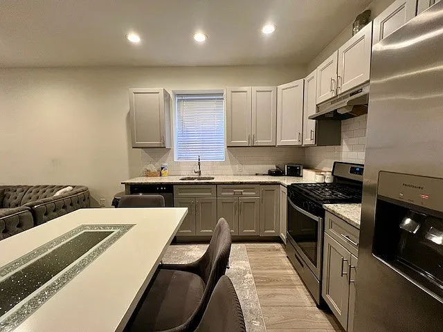 2 bed, 950 sqft, $2,500 — Photo 3