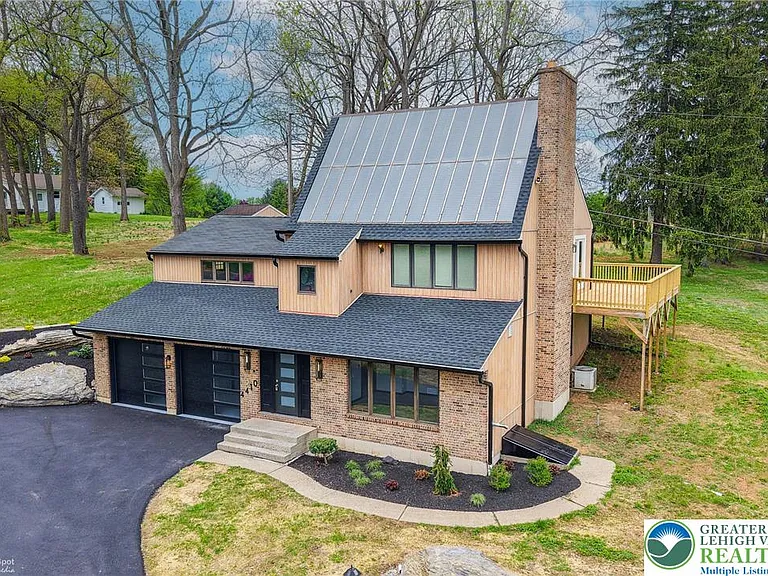 4410 Circle Dr — Photo 2
