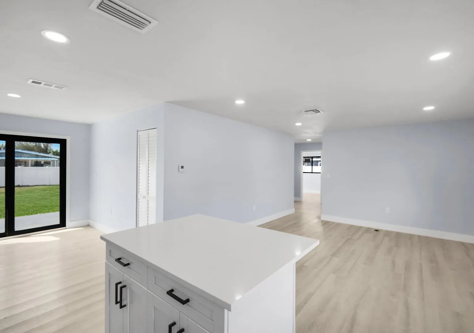 3 bed, 1246 sqft, $2,100 — Photo 4