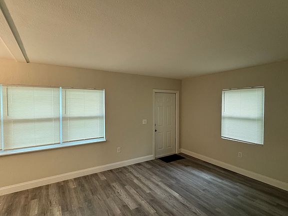 4th image of 2391 Avenue D SW