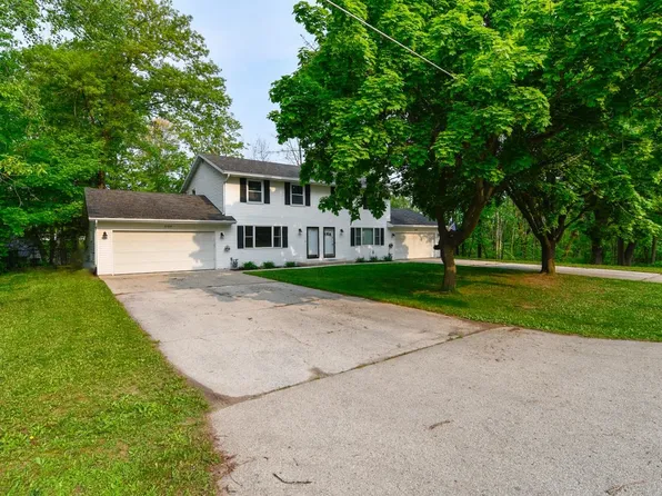 3193 Birch Rd, Suamico, WI 54173