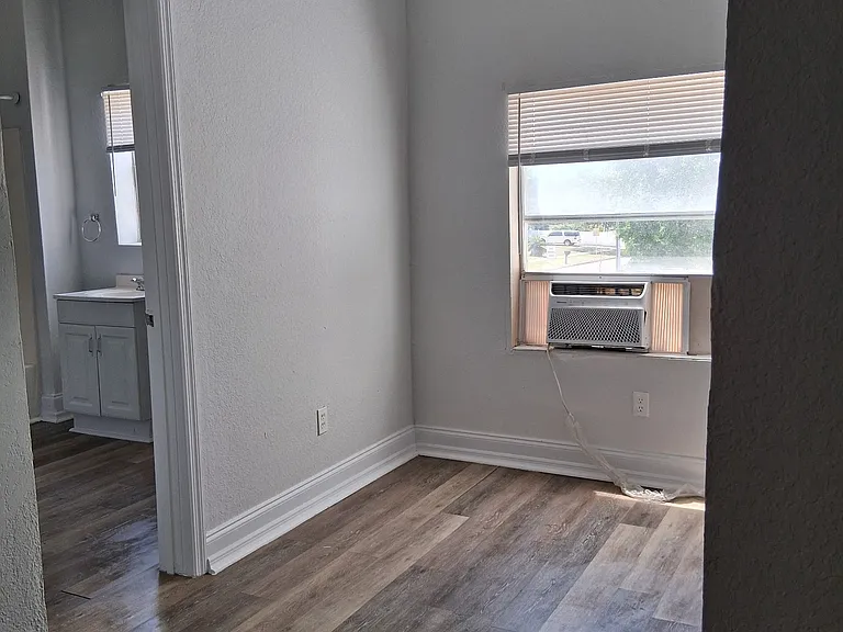 241 E Seminole Ave #5 — Photo 8