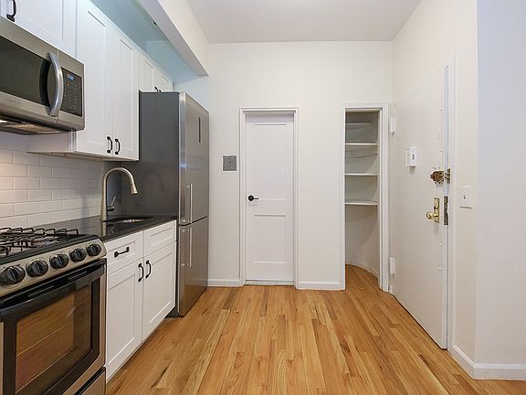 3rd image of 415 E 87th St APT 3d