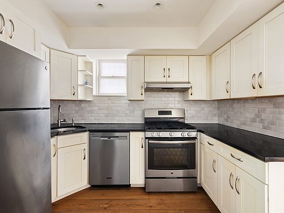 3rd image of 528 4th St #1