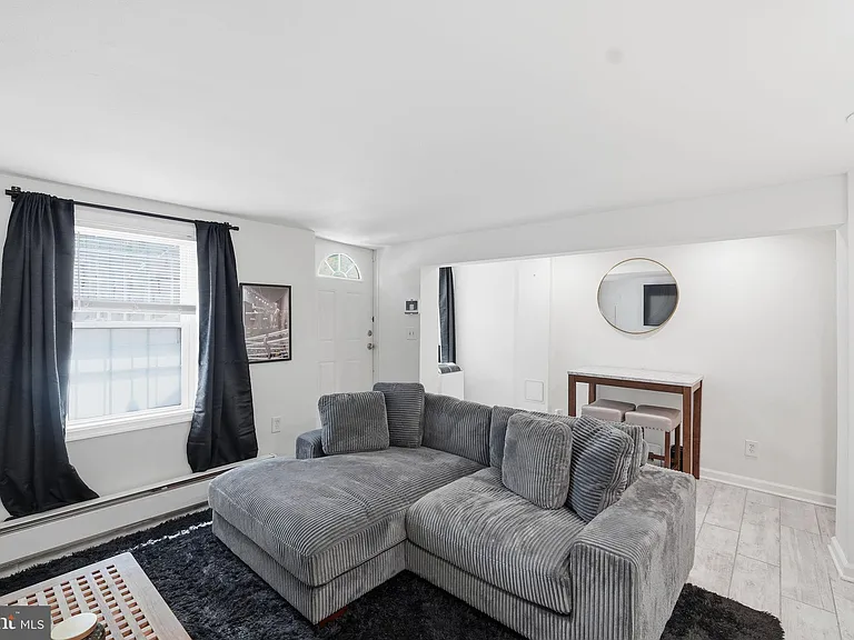 708 I St SE #B — Photo 11
