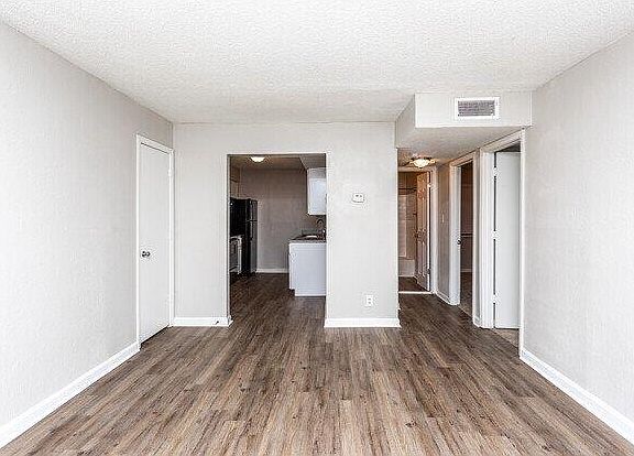 3rd image of 900 Stanton Delowe Connector #3B-2Ba-920Sqft