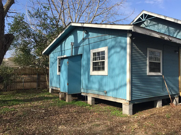 310 Foerster St — Photo 4