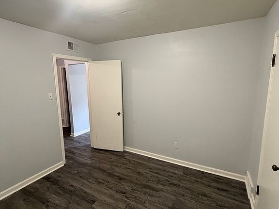 5th image of 16 E Belle Haven Rd