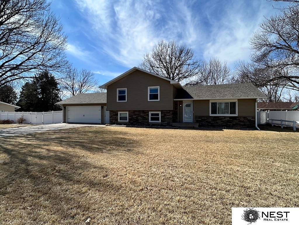 1111 1st St, Aurora, NE 68818 Zillow