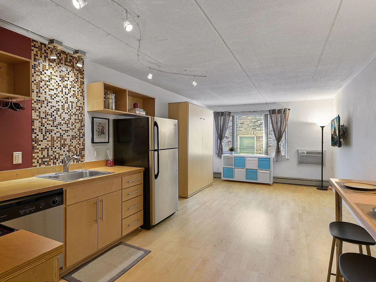Building Photo - 3512 Bryant Ave S #102
