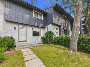 800 S Bowcroft Pl #24, Cochrane, AB T4C 1B9