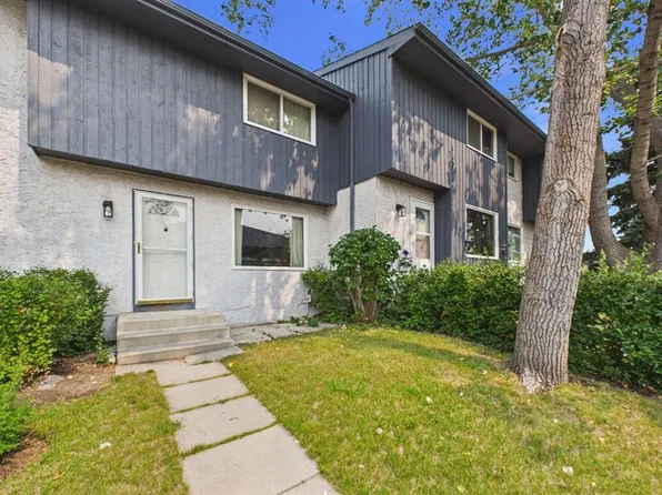 800 S Bowcroft Pl #24, Cochrane, AB T4C 1B9