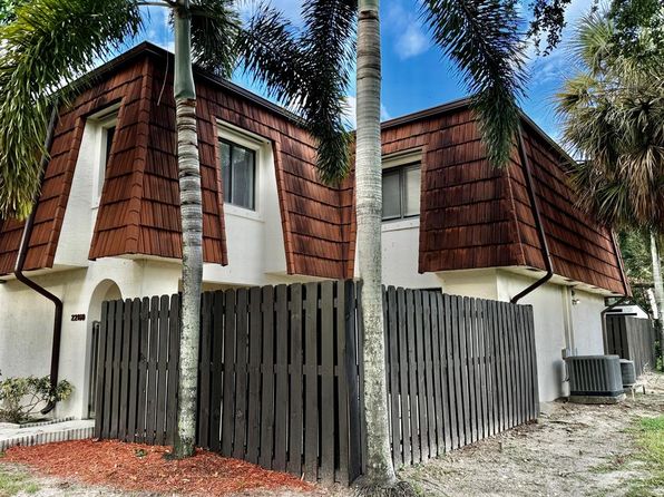 2216 White Pine Cir APT D