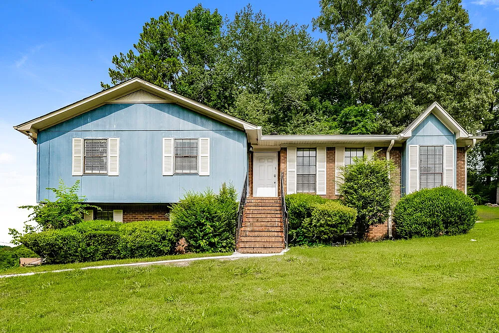 3 bed, 2.0 bath, 1554 sqft, $1,570 — Photo 1
