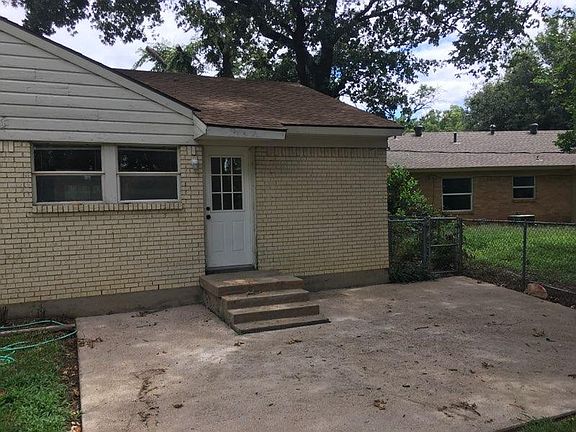 3rd image of 1001 Lynda Ln