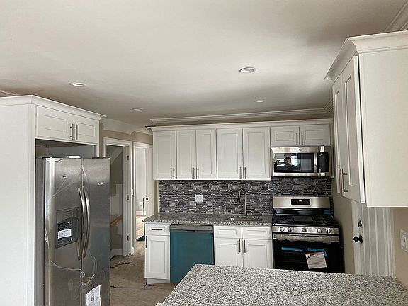 3rd image of 68 Cunningham Ave