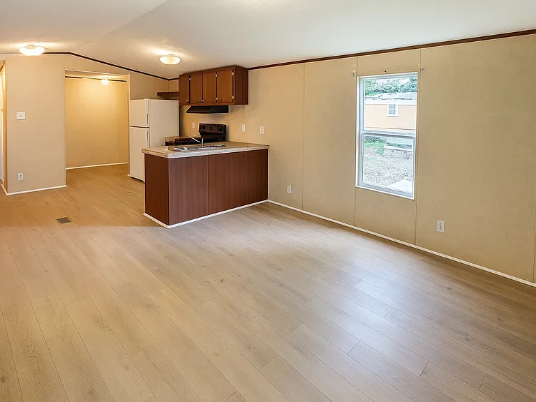 355 N East St — Photo 8