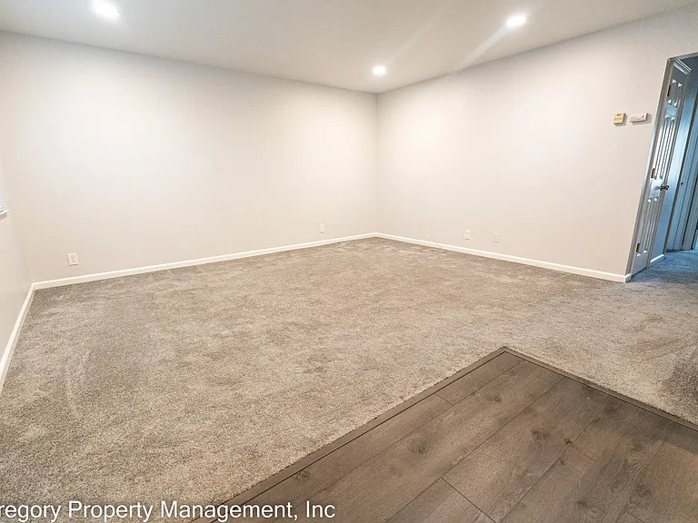 1815 Central Ave #202 — Photo 2