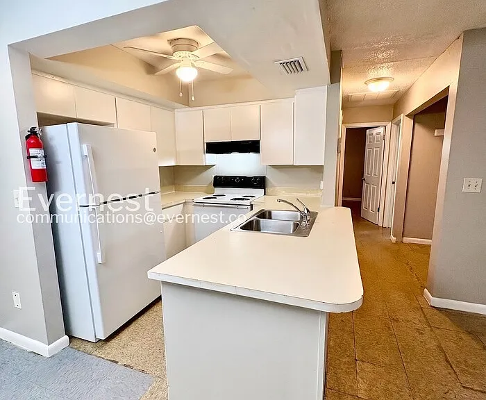 3058 Saint Paul Dr — Photo 7
