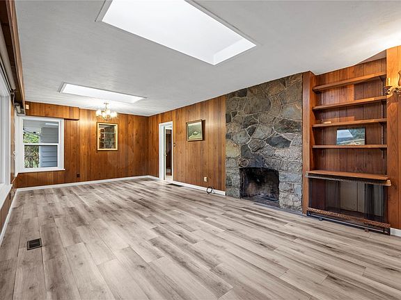 4th image of 2328 Yellow Point Rd