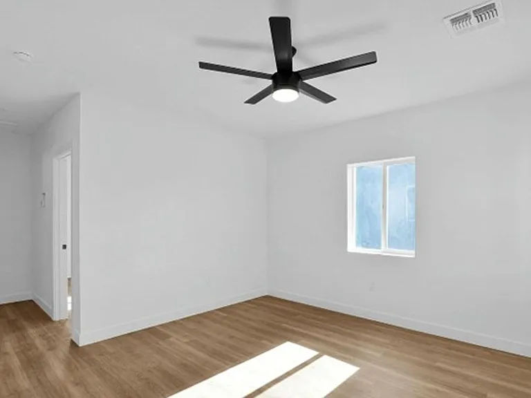 Newly Renovated 2 Bedroom, 1 Bath, with Stainless Appliances! — Photo 31