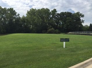 75 Clay Ct, Lake Bluff, IL 60044