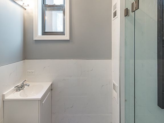 3rd image of 298 Nassau Ave #2RR2