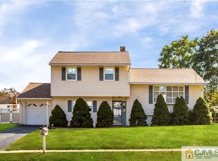 7 Lund Ct, Piscataway, NJ 08854
