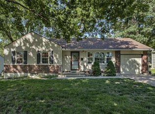 211 SW Opal Dr, Lees Summit, MO 64081