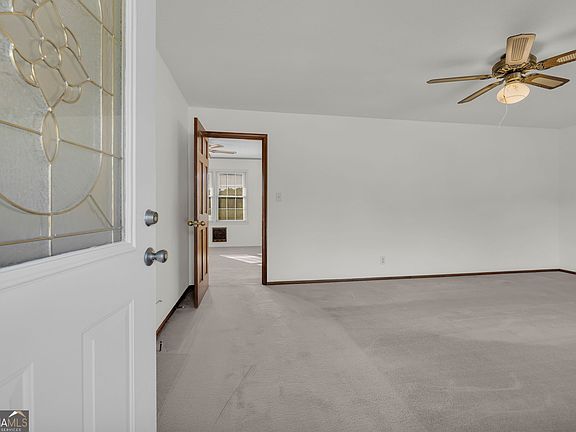 3rd image of 61 Farris Rd