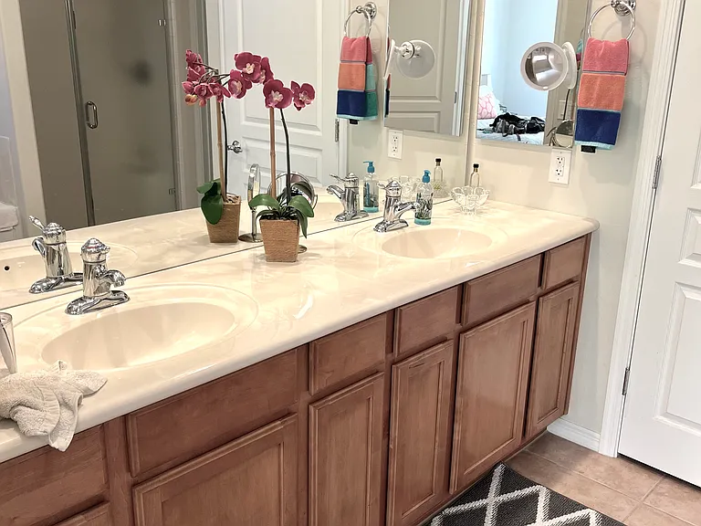 Double sinks in primary en-suite bathroom
