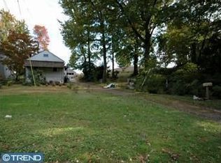 12 Ashland Ave, Barrington, NJ 08007
