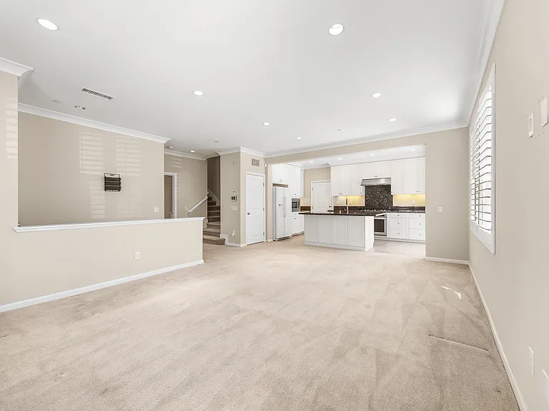 240 Rodeo — Photo 3